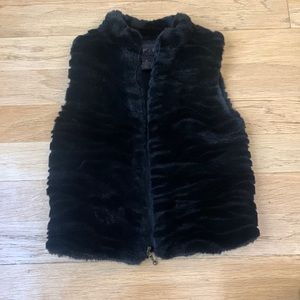 Fuzzy black vest, girls M